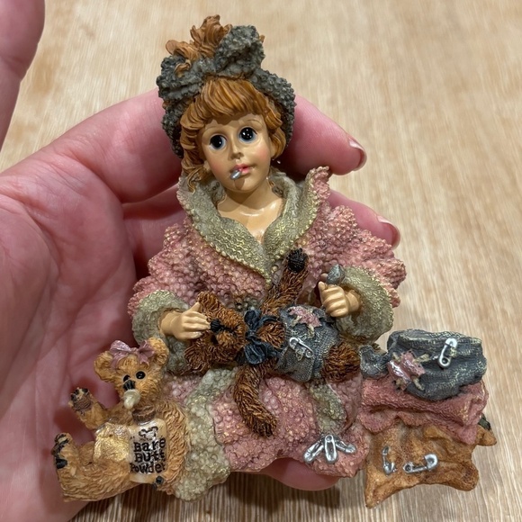 Vintage 1997 Yesterday's Child Caitlin w/Emma & Edmund...Diapering Baby Figurine - Picture 2 of 6